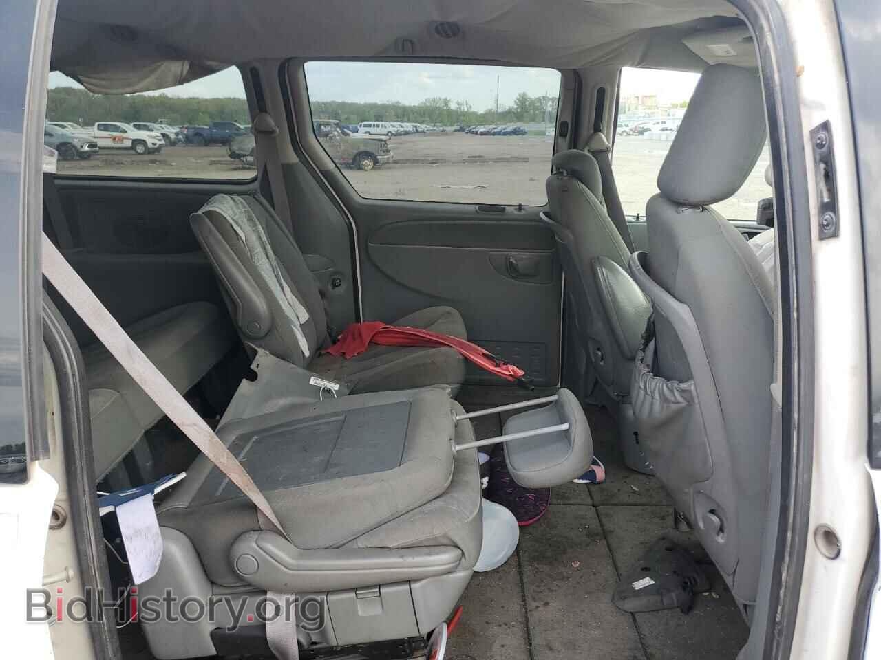 2007 CHRYSLER MINIVAN - VIN: 2A4GP44R97R341059 - Фото 11
