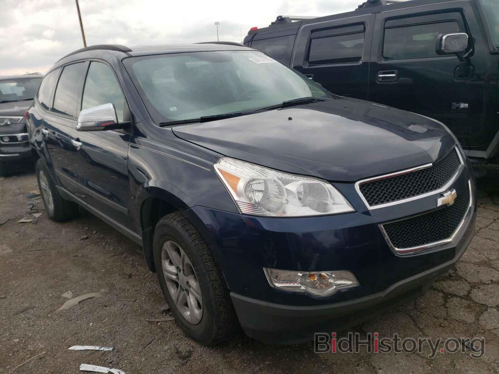 Photo 1GNKRFED9CJ319190 - CHEVROLET TRAVERSE 2012