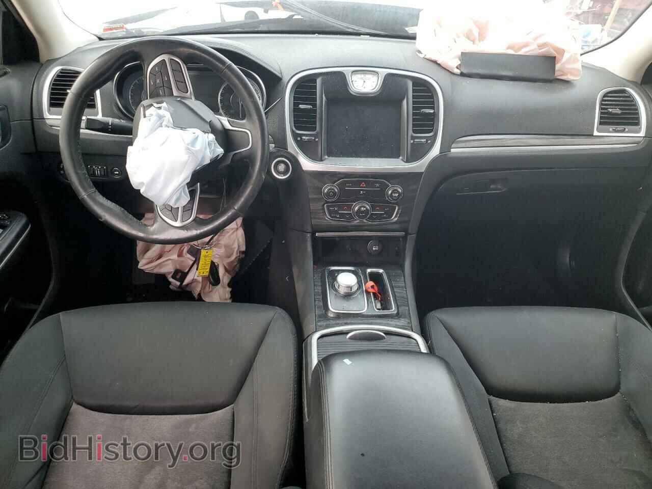 2019 CHRYSLER 300 - VIN: 2C3CCAAGXKH755469 - Фото 8