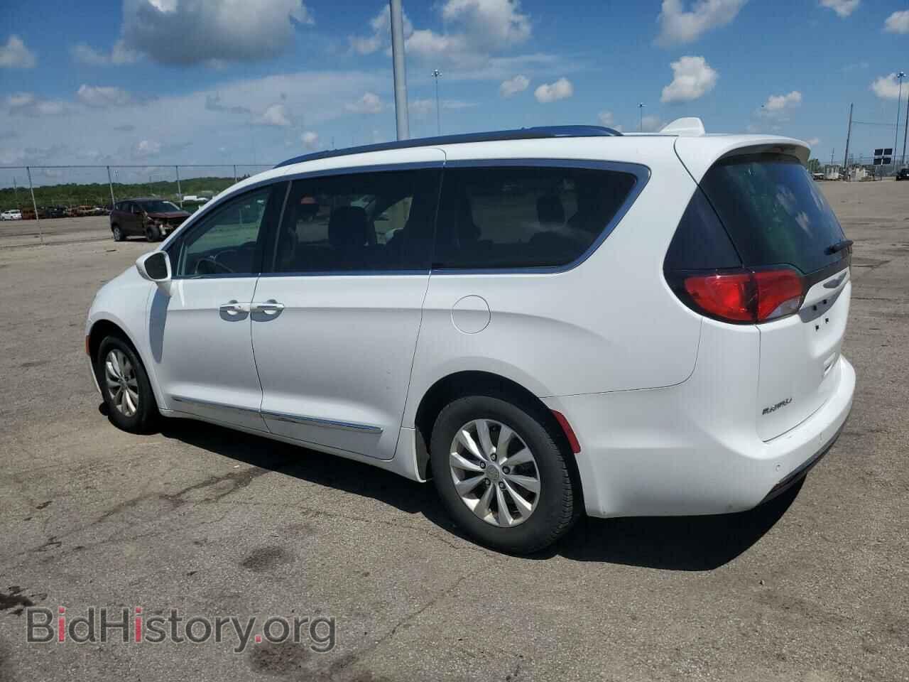 2019 CHRYSLER PACIFICA - VIN: 2C4RC1BG5KR581423 - Фото 2