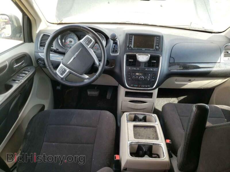 2011 Chrysler MINIVAN (VIN 2A4RR5DGXBR656002) — photo 8 of 13