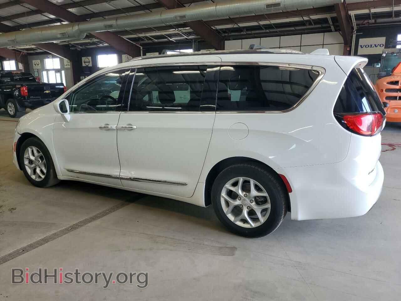 2019 CHRYSLER PACIFICA - VIN: 2C4RC1BGXKR666001 - Фото 2