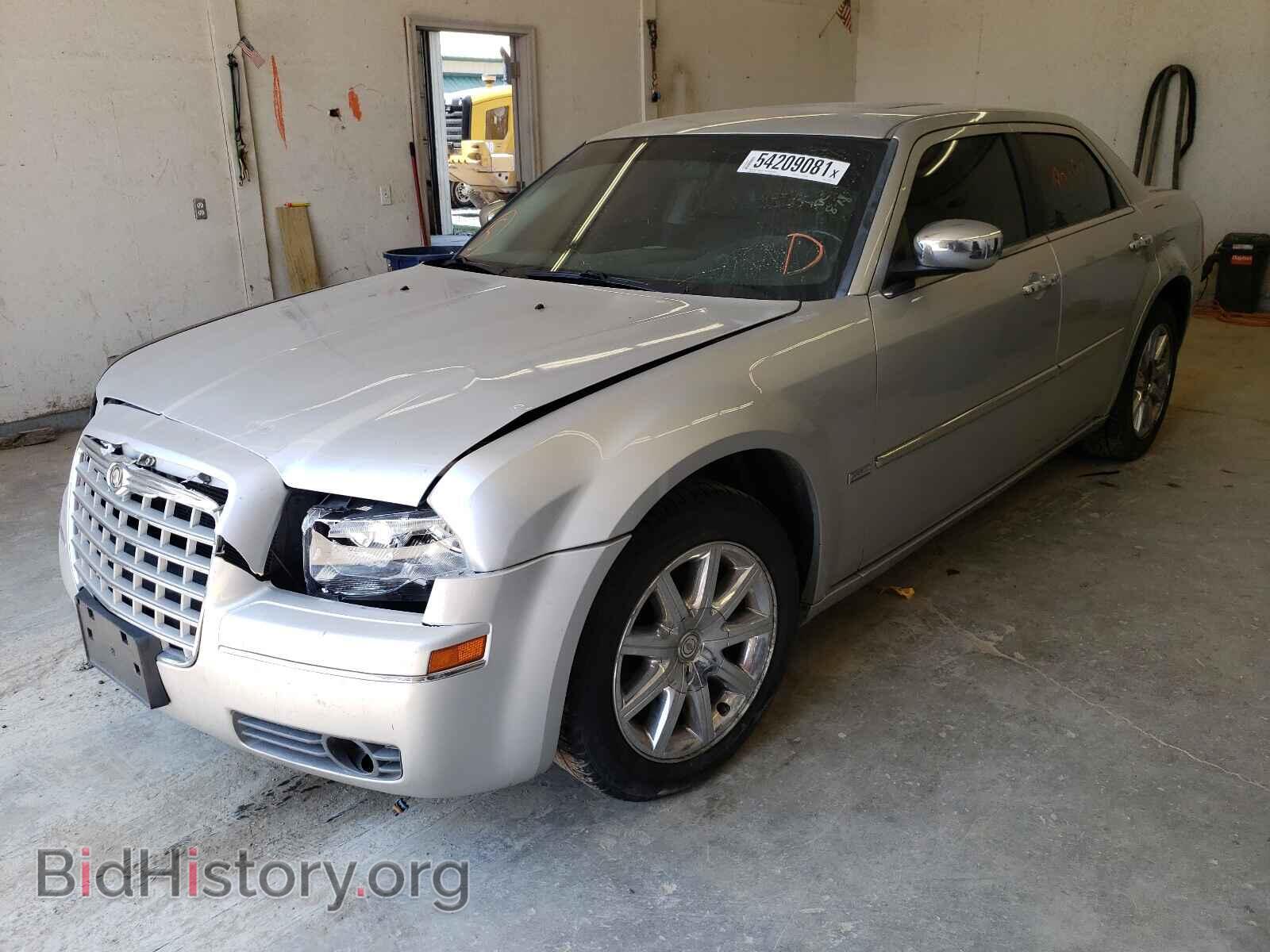 2010 CHRYSLER 300 - VIN: 2C3CA5CV6AH201529 - Фото 2