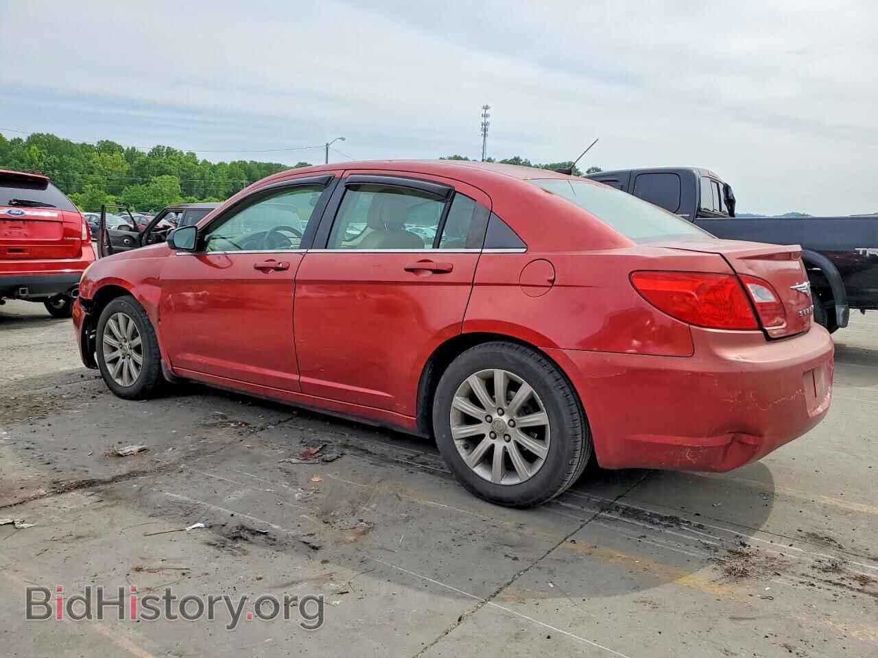 2010 CHRYSLER SEBRING - VIN: 1C3CC5FB1AN229659 - Фото 2