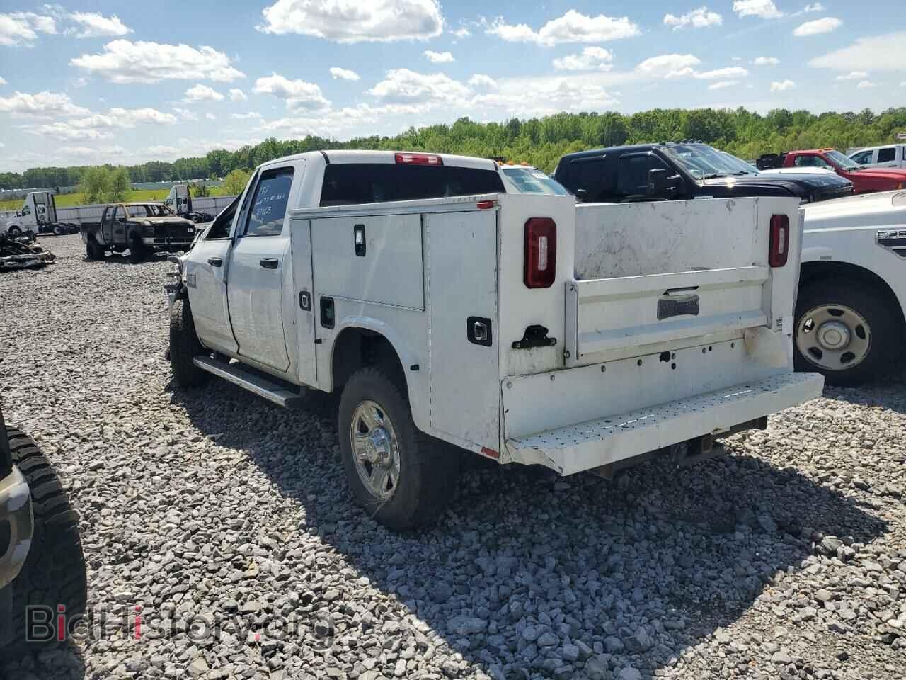2018 RAM All Models - VIN: 3C6UR5CL2JG257630 - Фото 2
