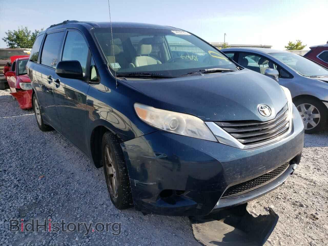 Photo 5TDKK3DC6BS038390 - TOYOTA SIENNA 2011