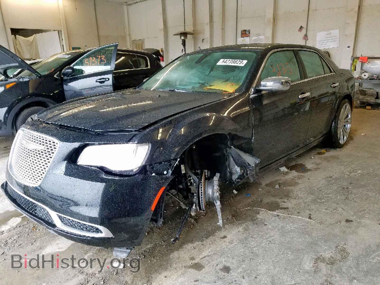 2019 CHRYSLER 300 - VIN: 2C3CCAAG9KH612352 - Фото 2