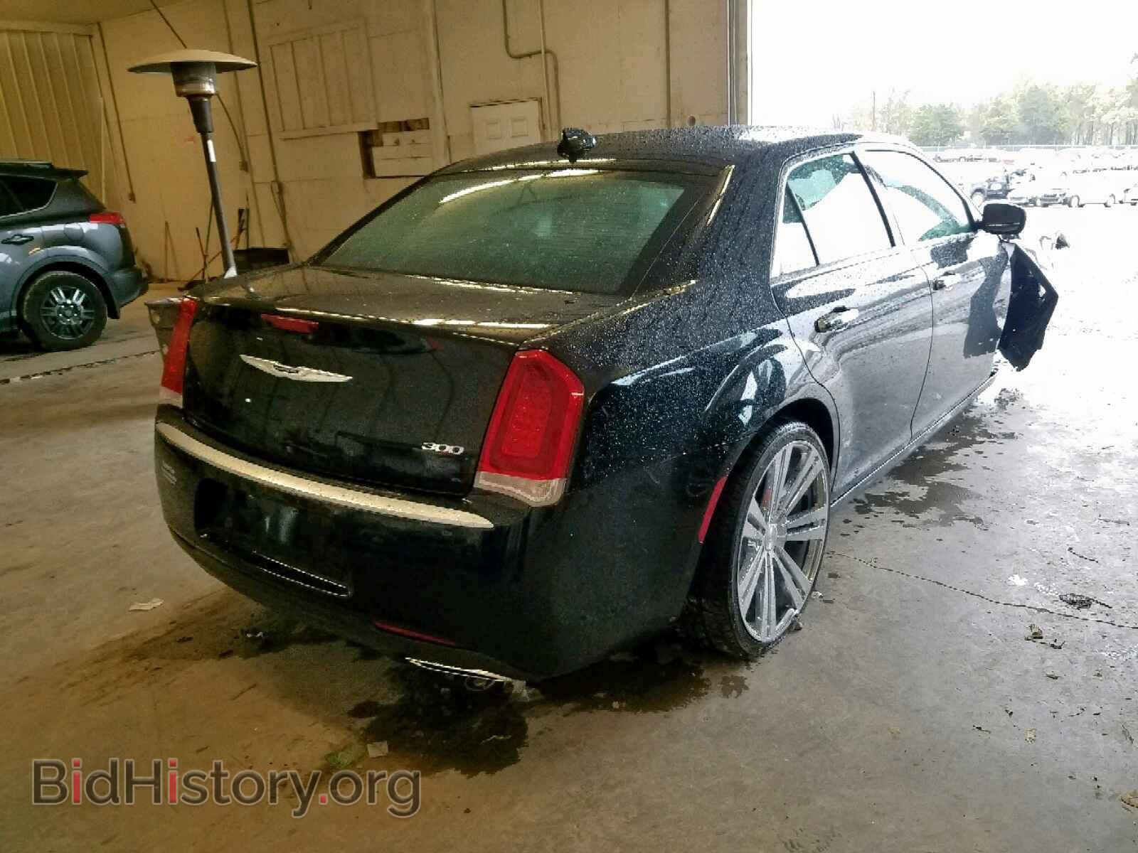 2019 CHRYSLER 300 - VIN: 2C3CCAAG9KH612352 - Фото 4