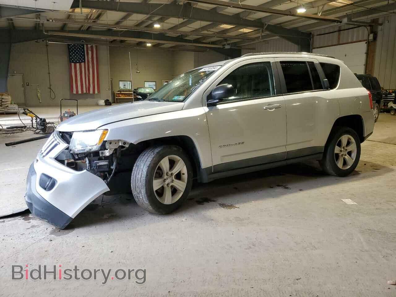 Photo 1J4NF1FB0BD282682 - JEEP COMPASS 2011