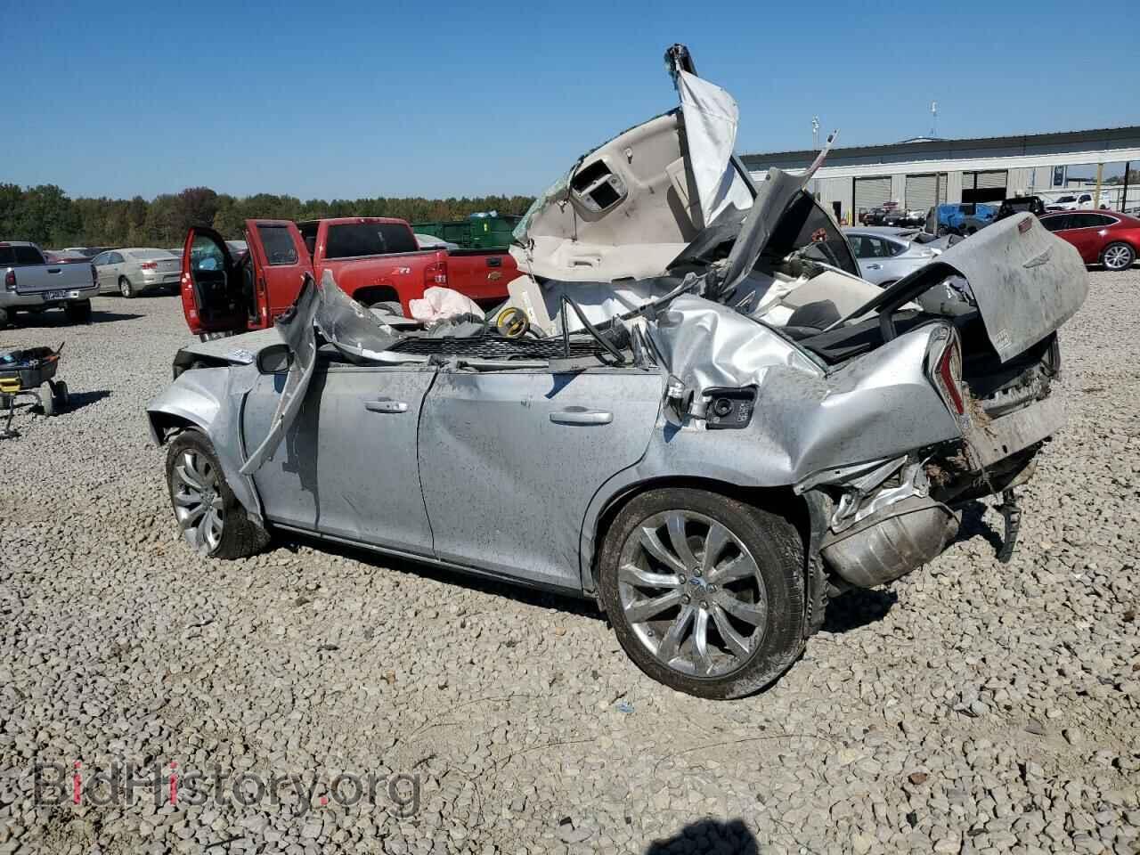 2019 CHRYSLER 300 - VIN: 2C3CCAAG7KH648363 - Фото 2