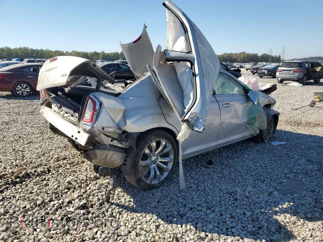 2019 CHRYSLER 300 - VIN: 2C3CCAAG7KH648363 - Фото 3