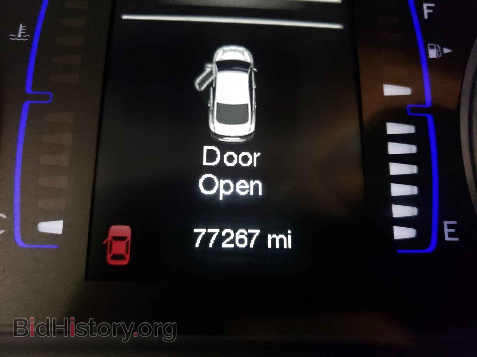 2015 CHRYSLER 200 - VIN: 1C3CCCABXFN740208 - Фото 8