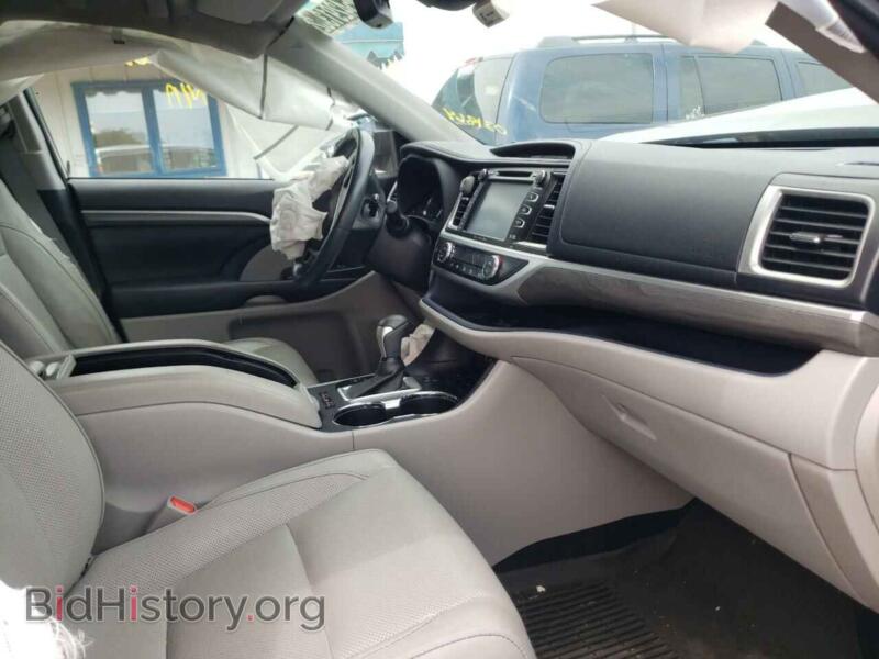 2017 Toyota HIGHLANDER (VIN 5TDDGRFH3HS031864) — photo 5 of 10