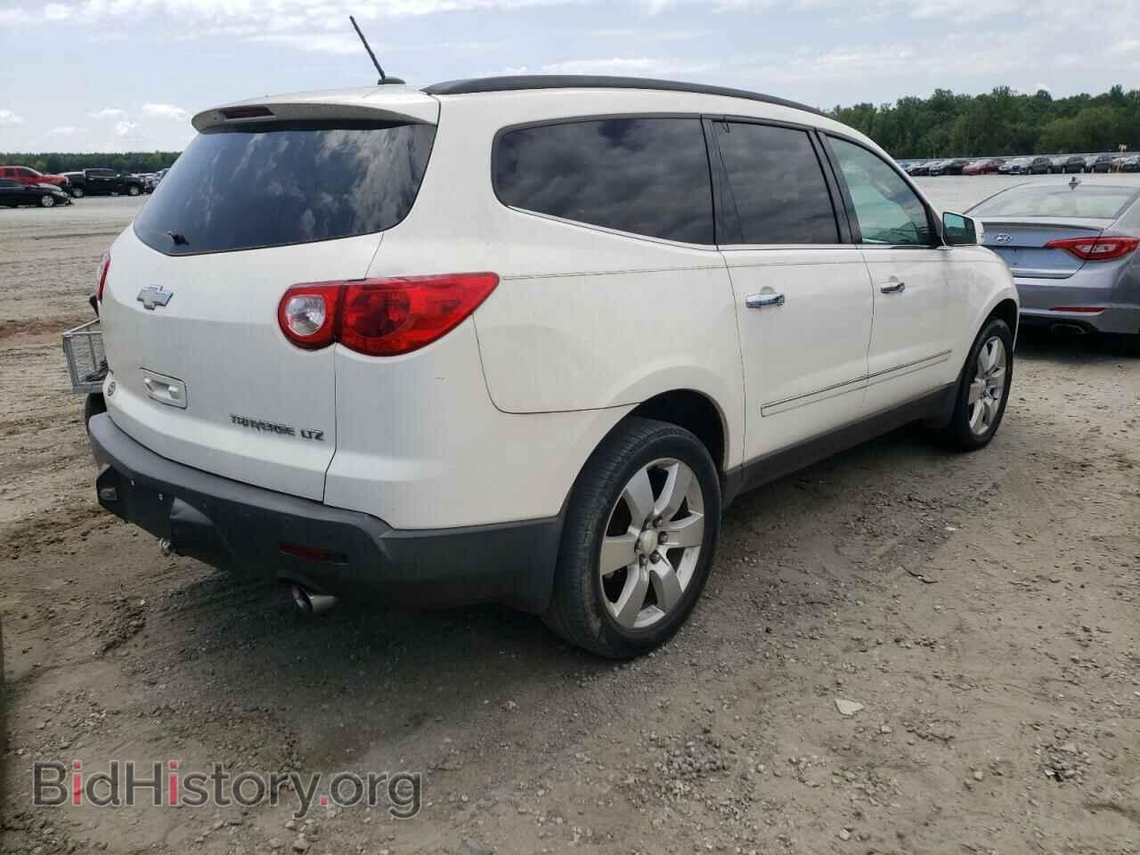2011 CHEVROLET TRAVERSE - VIN: 1GNKVLED7BJ174207 - Фото 4