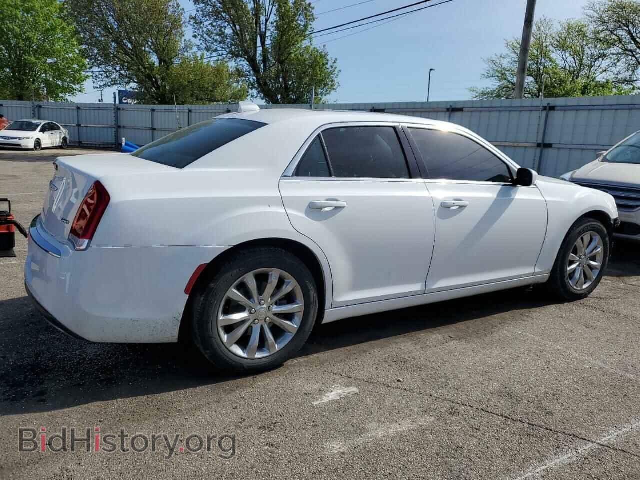 2018 CHRYSLER 300 - VIN: 2C3CCARG2JH181758 - Фото 3