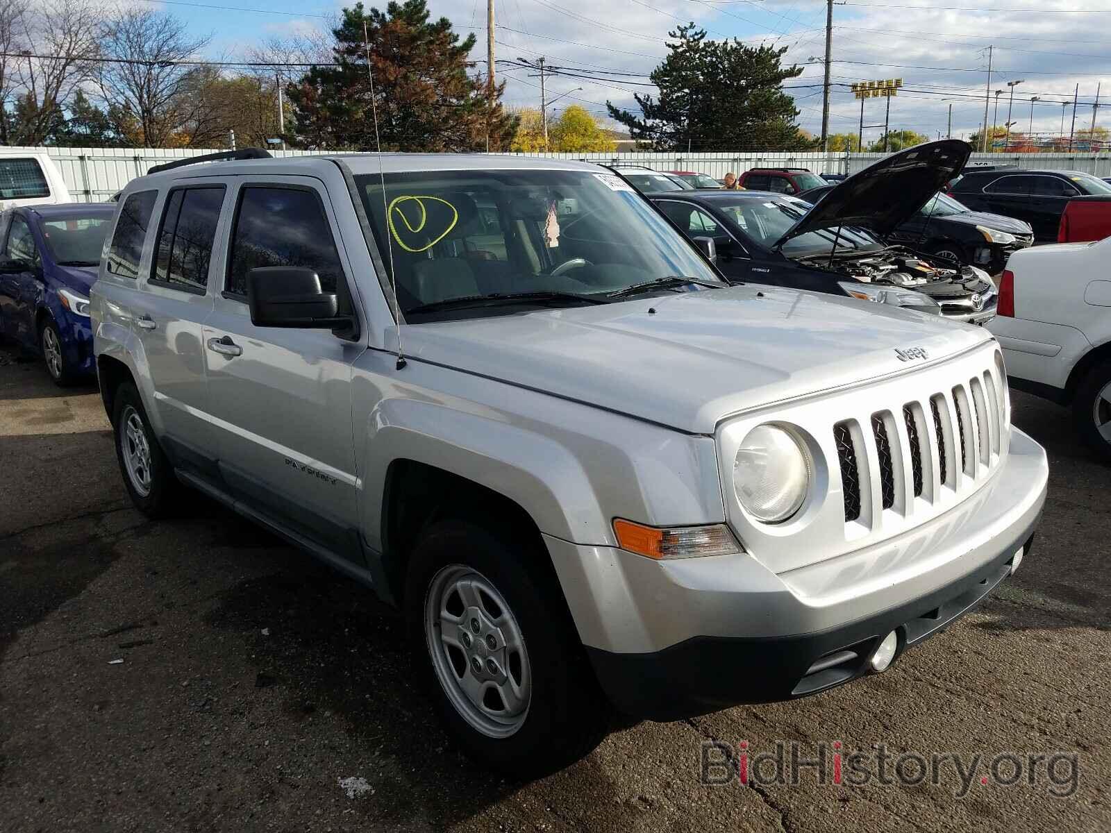 Photo 1J4NT1GAXBD270764 - JEEP PATRIOT 2011