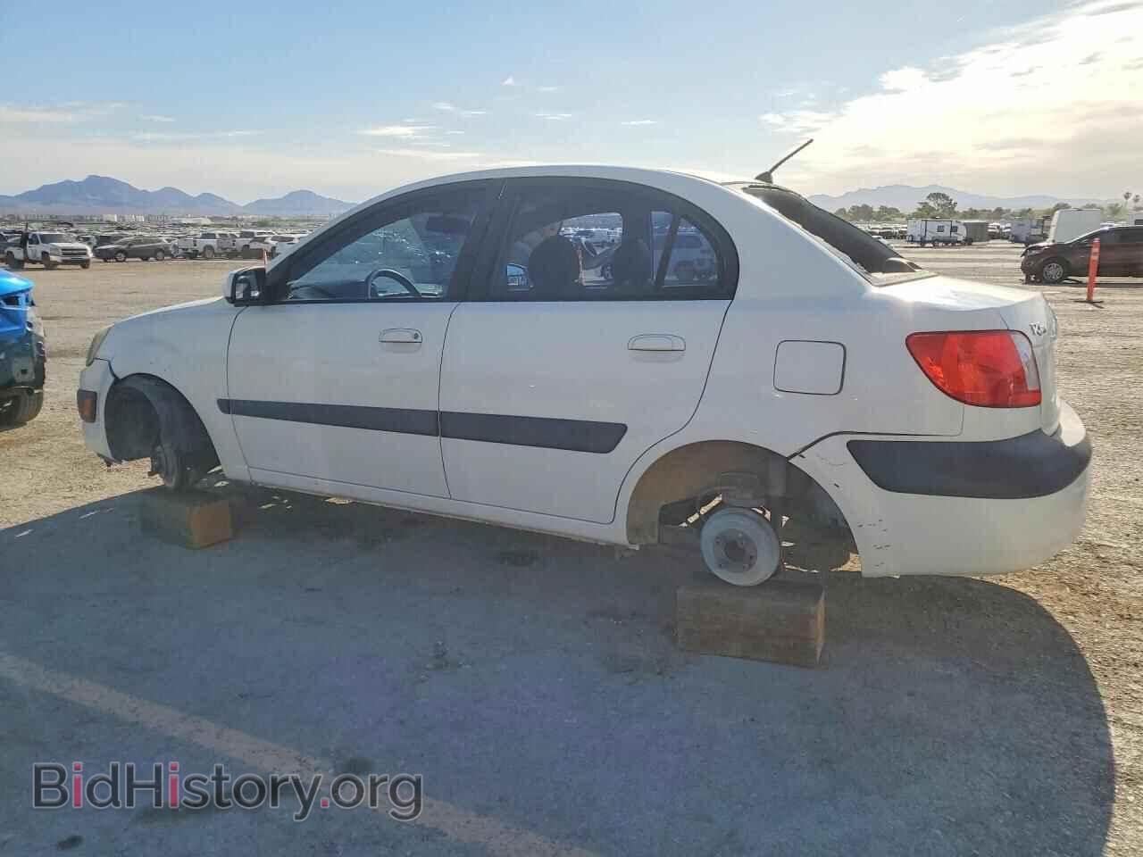 2006 KIA RIO - VIN: KNADE123766045889 - Фото 2