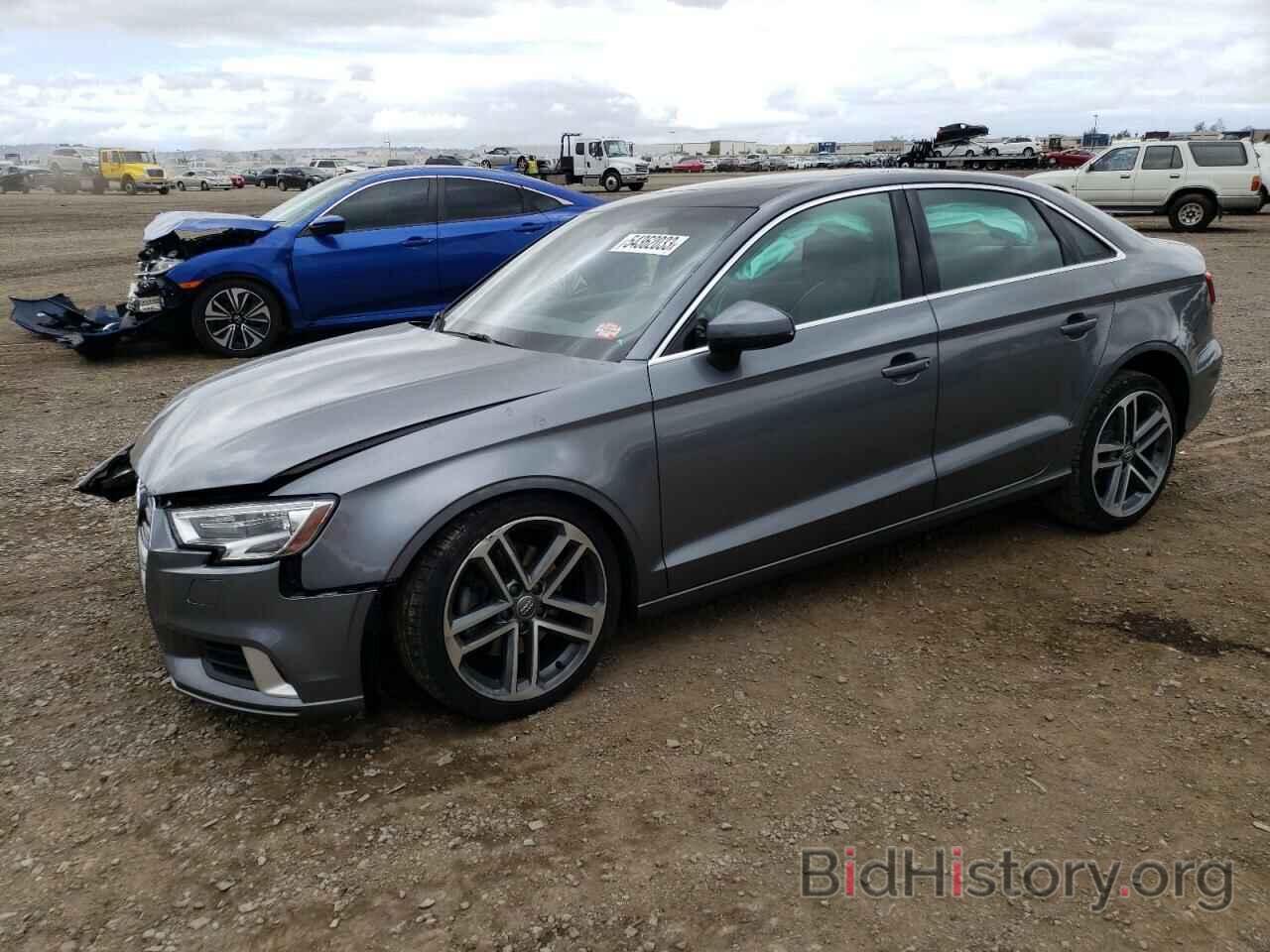 Photo WAUAUGFF6K1009597 - AUDI A3 2019