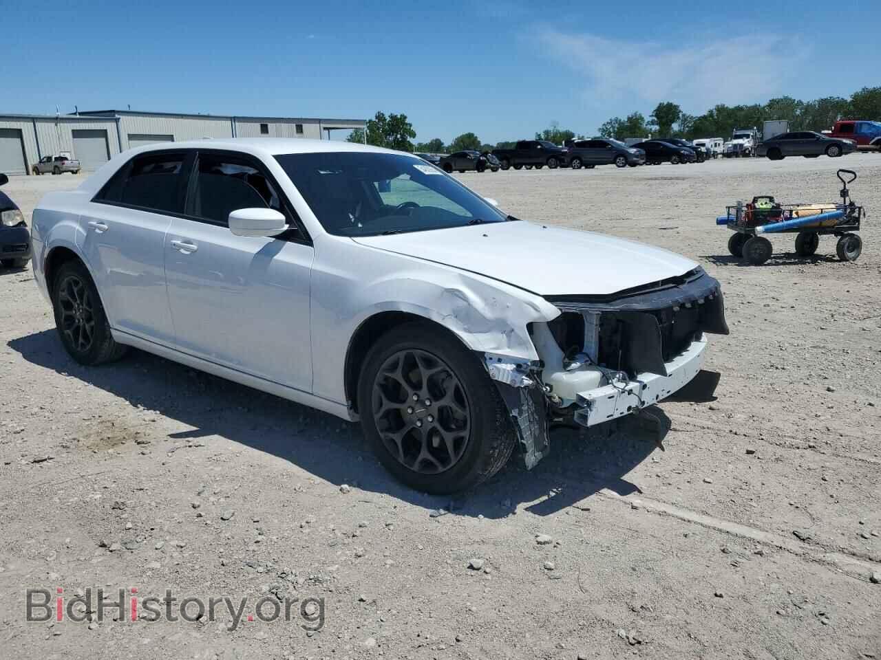 2019 CHRYSLER 300 - VIN: 2C3CCAGG0KH573447 - Фото 4