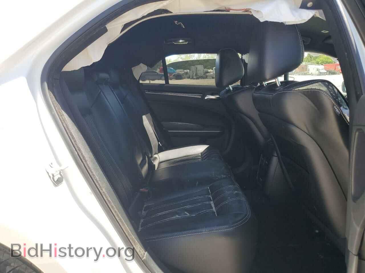 2019 CHRYSLER 300 - VIN: 2C3CCAGG0KH573447 - Фото 10