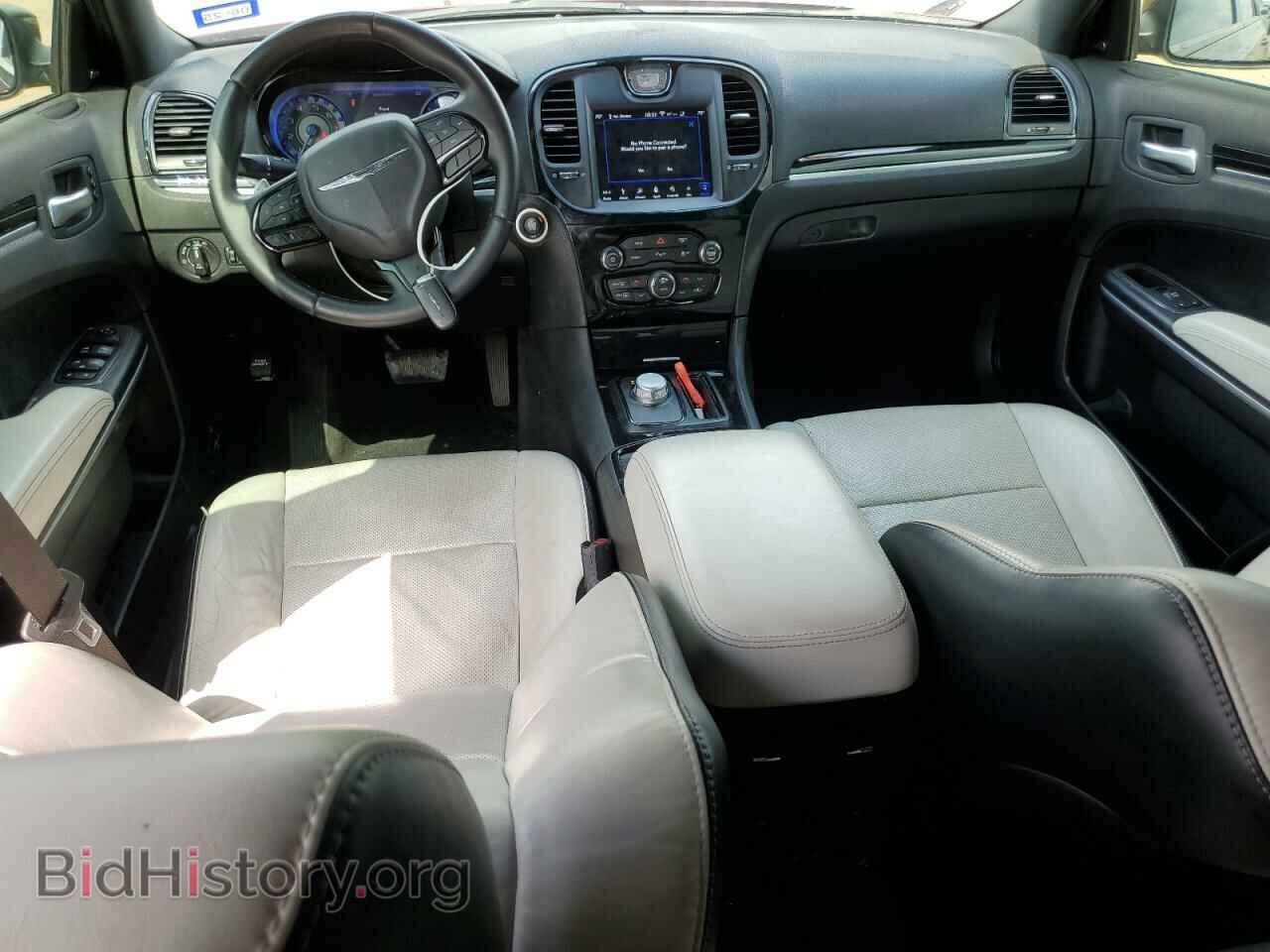 2019 CHRYSLER 300 - VIN: 2C3CCABG2KH507229 - Фото 8