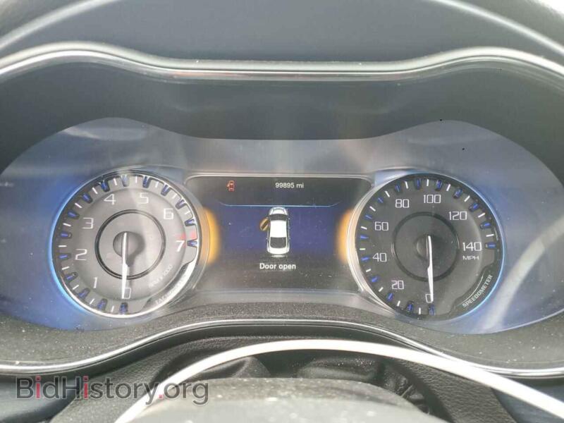 2016 Chrysler 200 (VIN 1C3CCCBG3GN188885) — photo 9 of 14