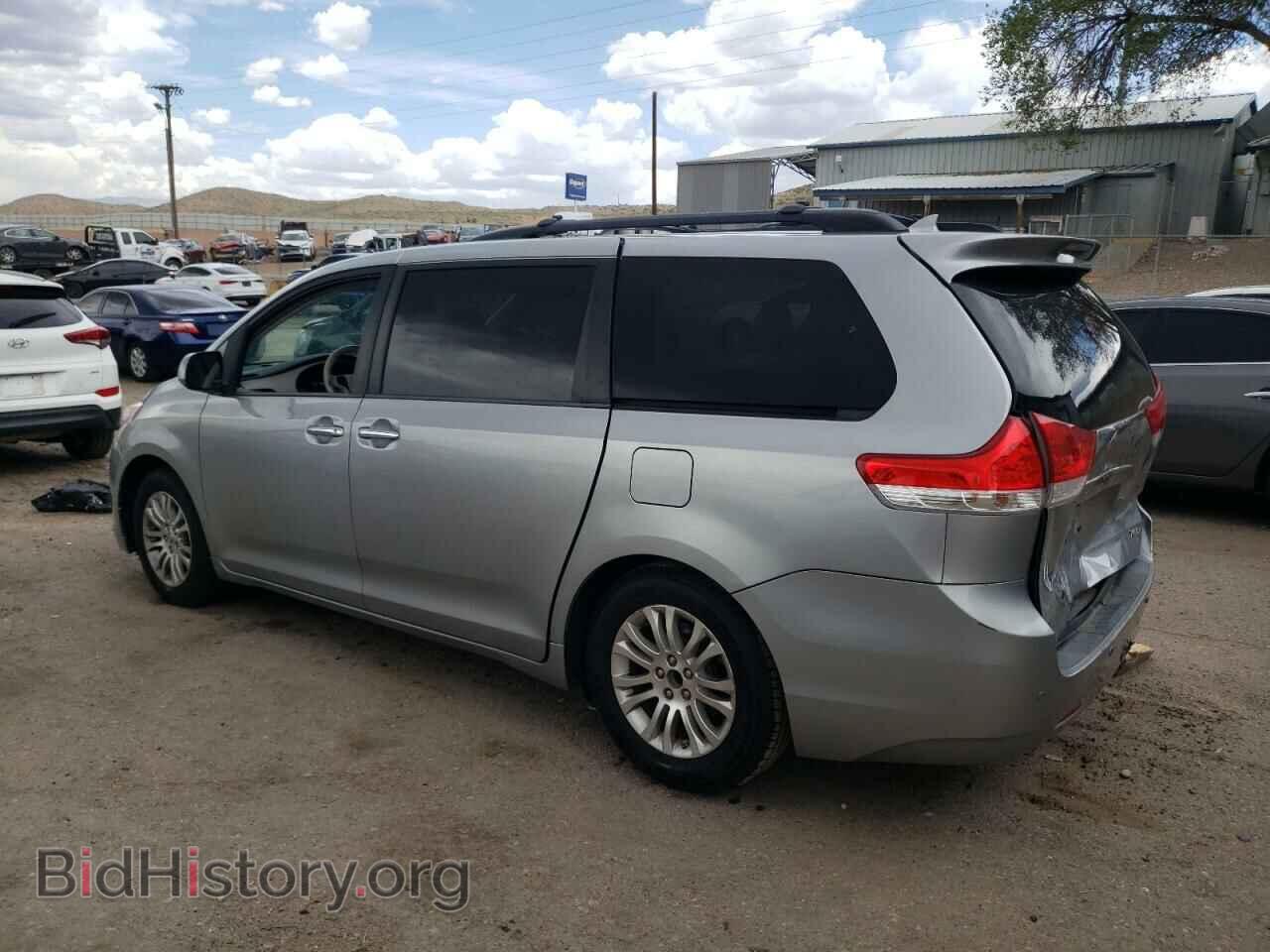 2011 TOYOTA All Models - VIN: 5TDYK3DC4BS077067 - Фото 2