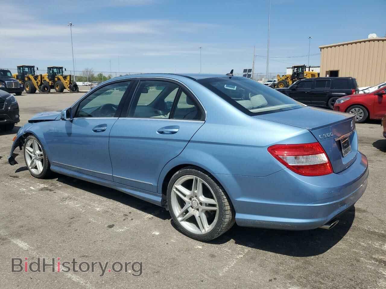 2011 MERCEDES-BENZ C-CLASS - VIN: WDDGF8BB1BR145367 - Фото 2