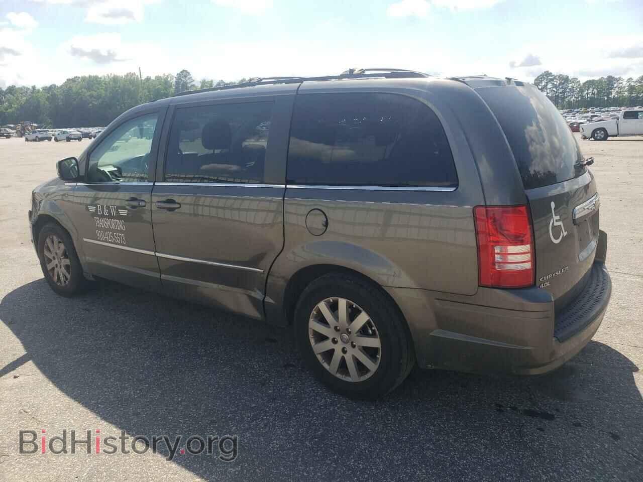 2010 CHRYSLER MINIVAN - VIN: 2A4RR8DX4AR436628 - Фото 2