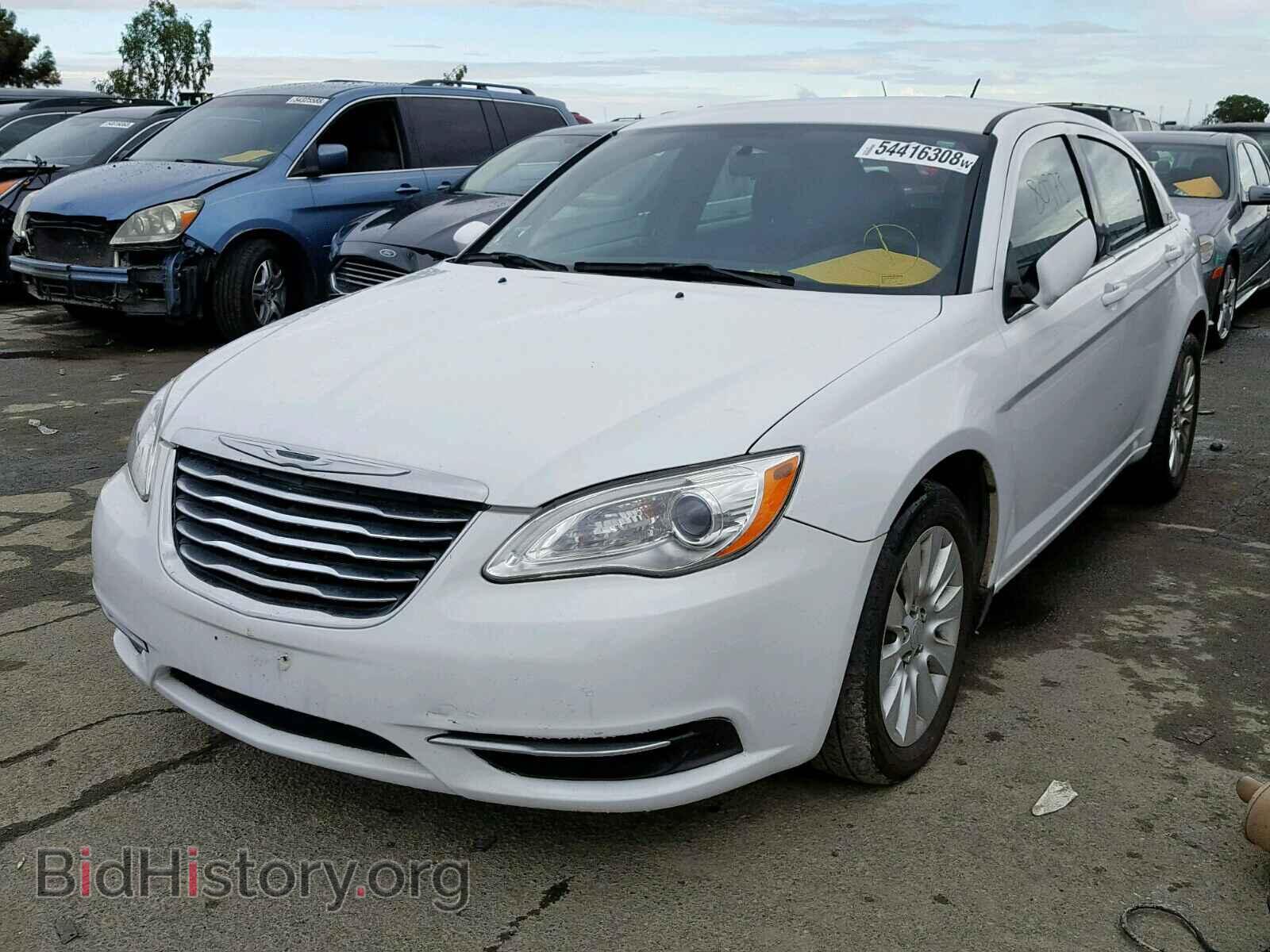 2012 CHRYSLER 200 - VIN: 1C3CCBAB1CN272133 - Фото 2