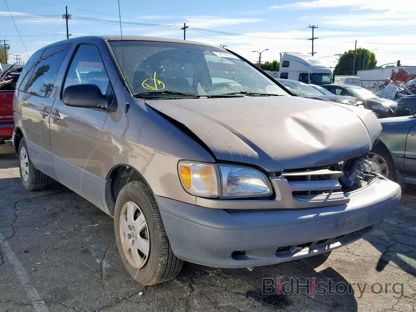 Photo 4T3ZF13C8WU030997 - TOYOTA SIENNA LE 1998