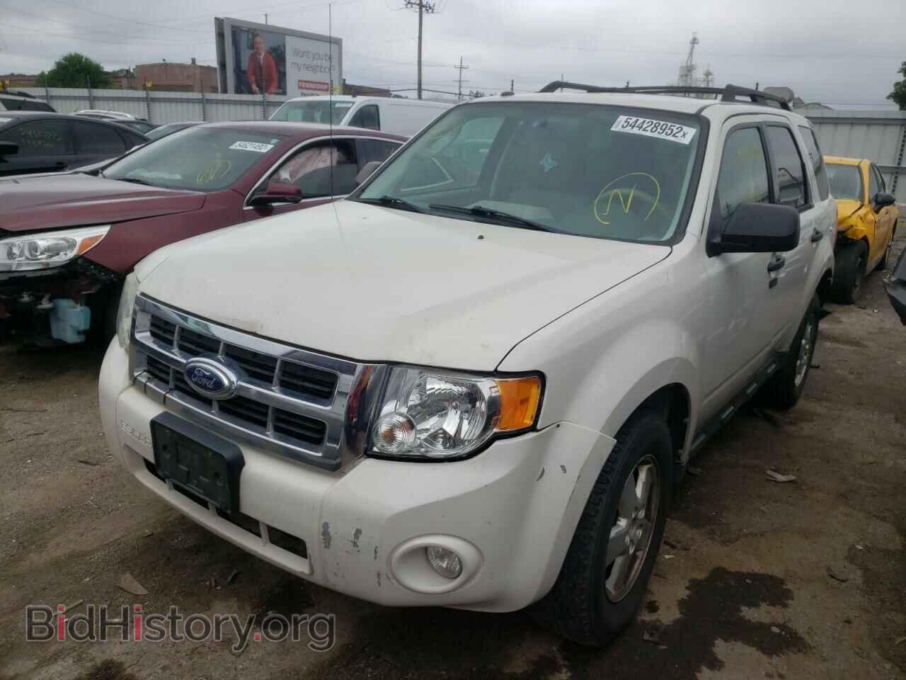 2011 FORD ESCAPE - VIN: 1FMCU0D75BKA99961 - Фото 2