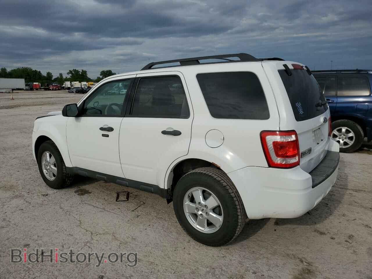 2011 FORD ESCAPE - VIN: 1FMCU0D79BKB37188 - Фото 2