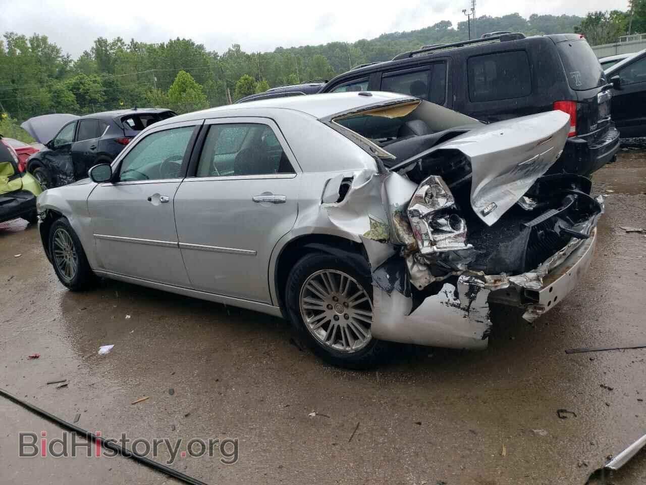 2010 CHRYSLER 300 - VIN: 2C3CA5CVXAH327747 - Фото 2