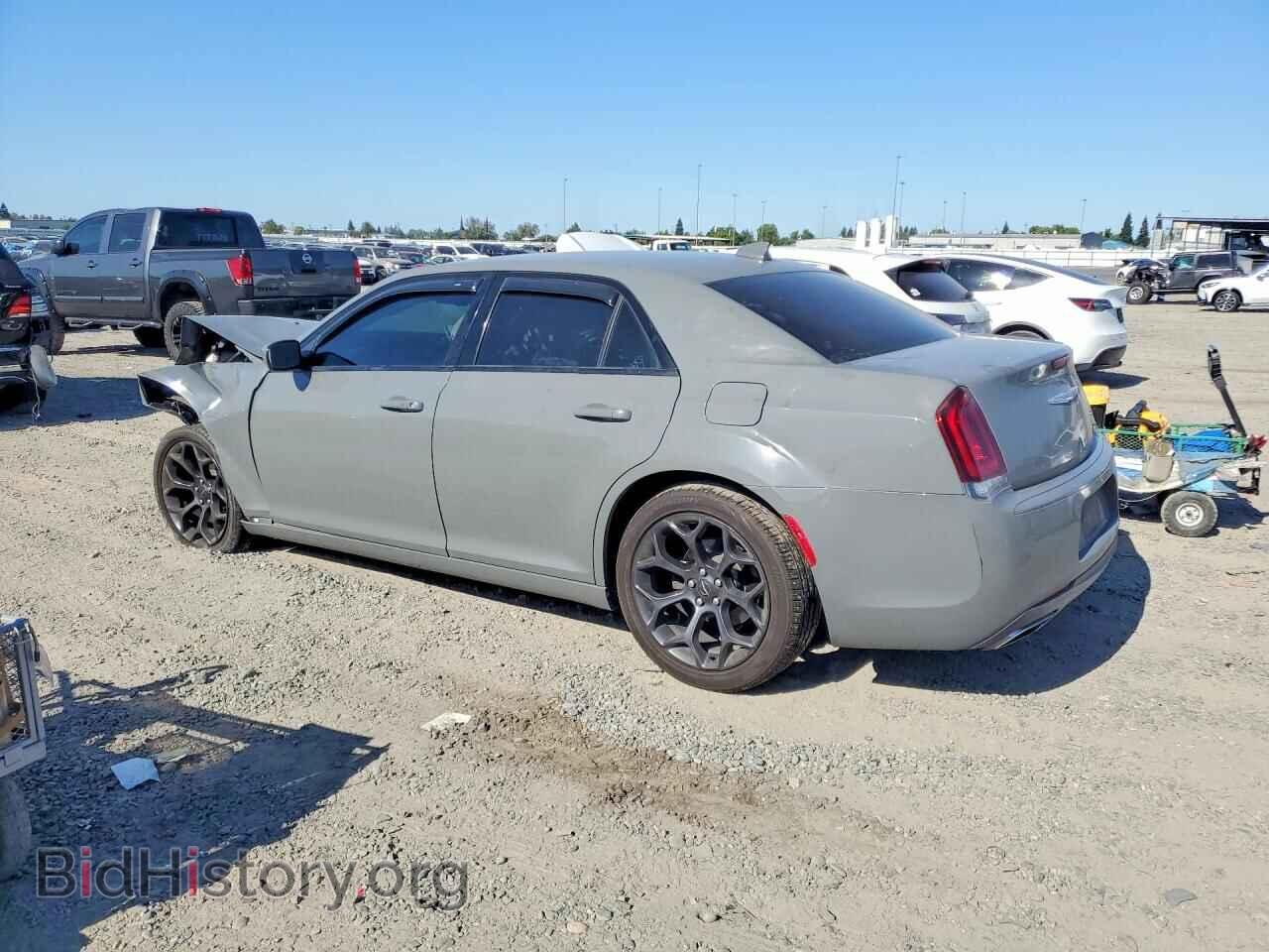 2019 CHRYSLER 300 - VIN: 2C3CCABG9KH686062 - Photo 2