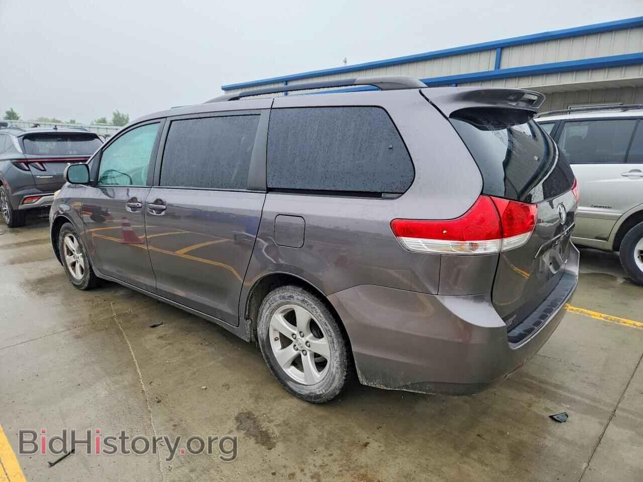 2013 TOYOTA SIENNA - VIN: 5TDKK3DC5DS388127 - Фото 2
