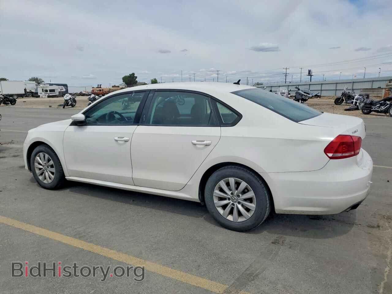 2013 VOLKSWAGEN PASSAT - VIN: 1VWAP7A33DC038647 - Фото 2