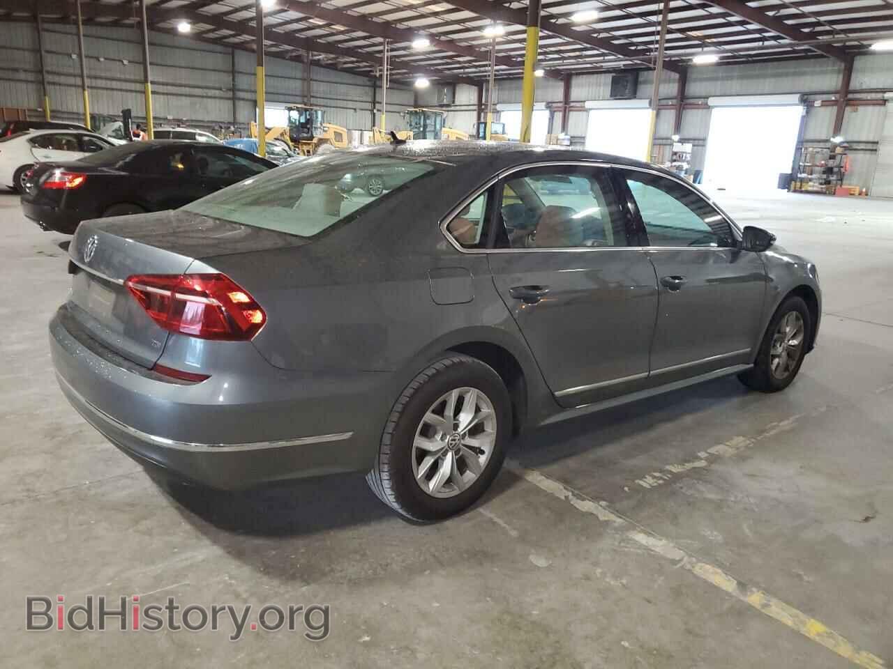 2017 VOLKSWAGEN PASSAT - VIN: 1VWAT7A38HC015043 - Фото 3