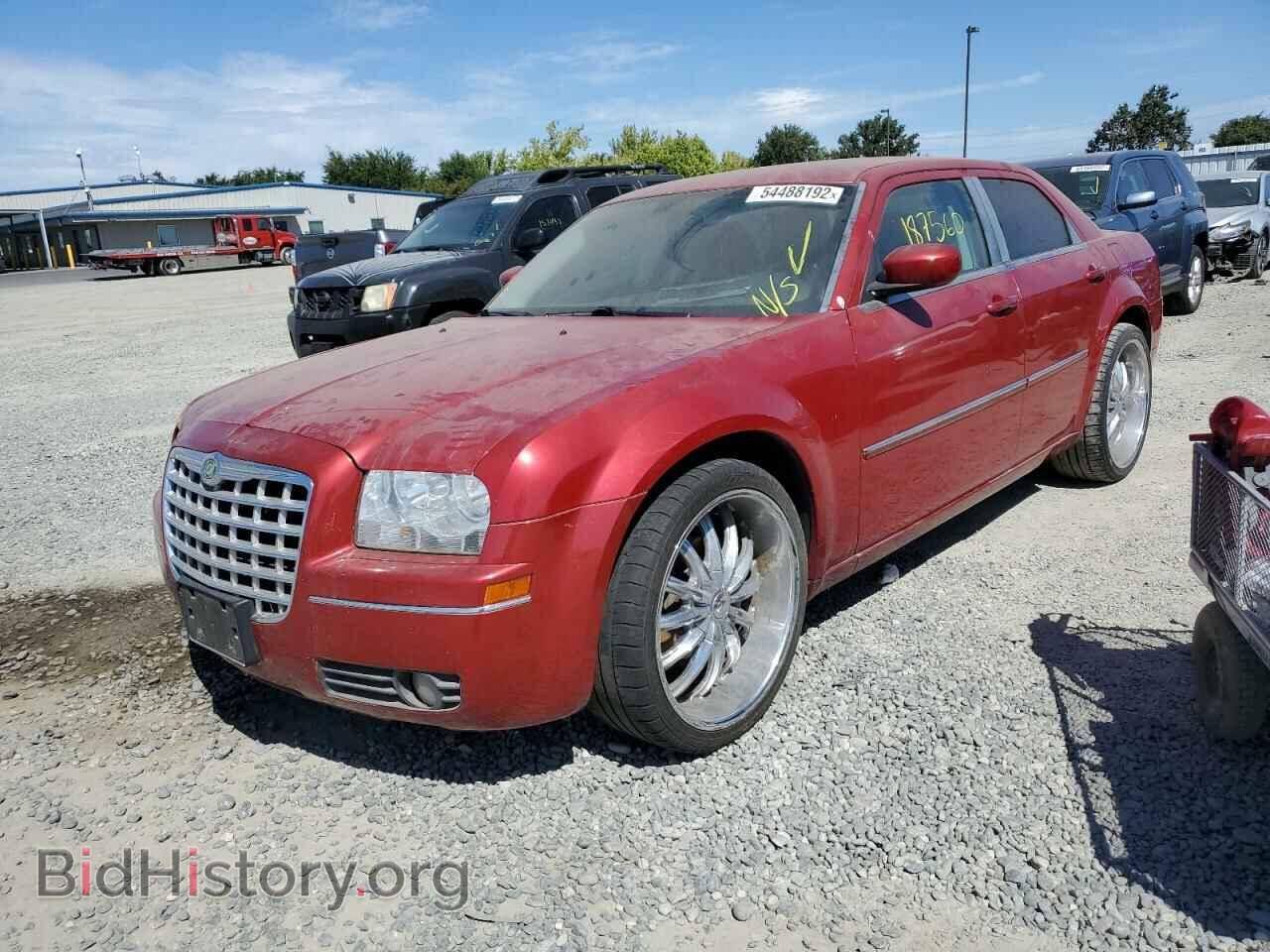 2009 CHRYSLER 300 - VIN: 2C3KA53VX9H607420 - Фото 2