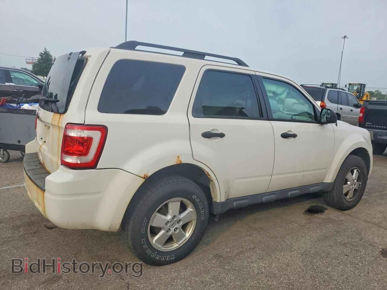2011 FORD ESCAPE - VIN: 1FMCU0D78BKA06320 - Фото 3