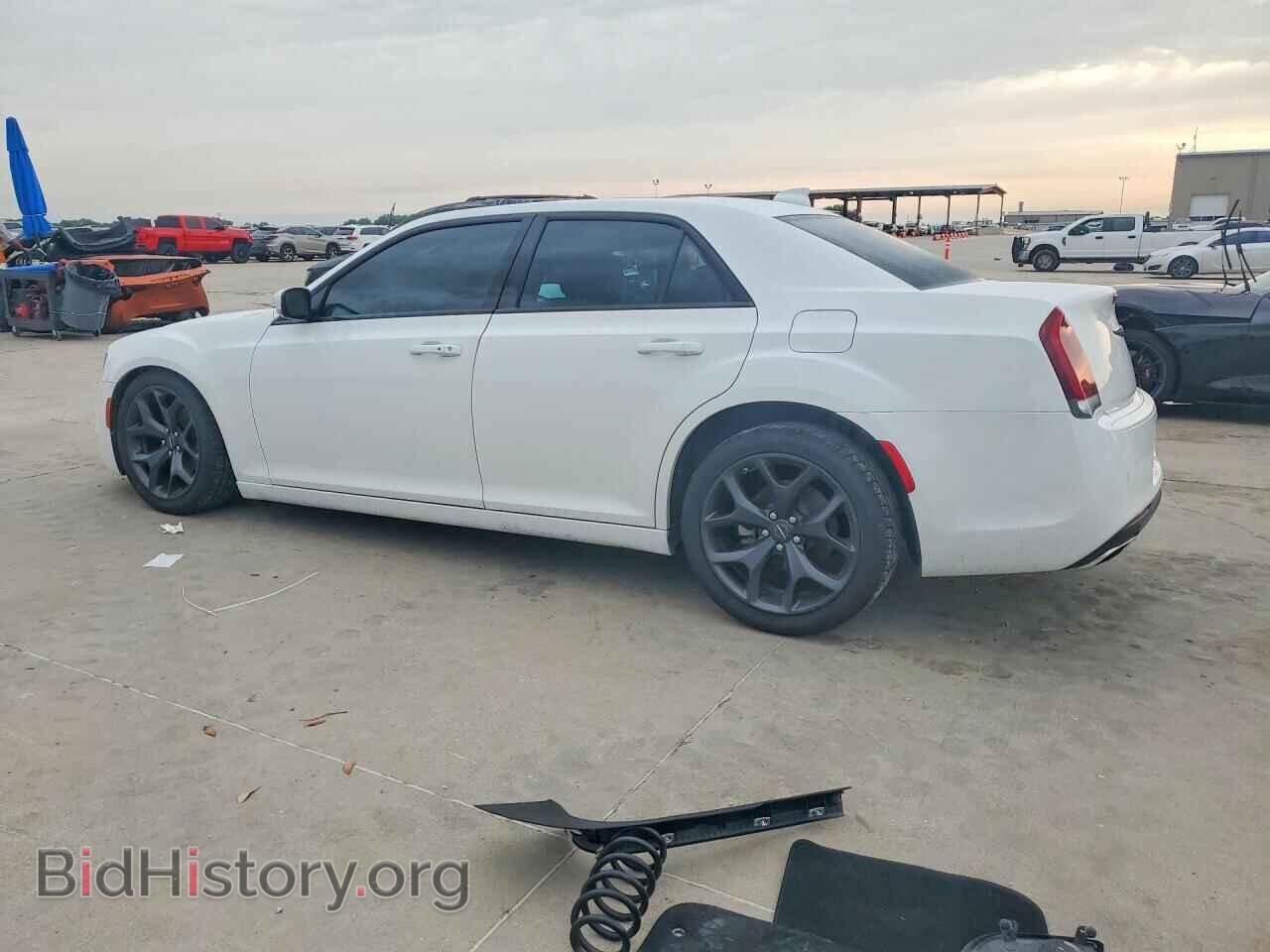 2022 CHRYSLER 300 - VIN: 2C3CCABG4NH203825 - Фото 2