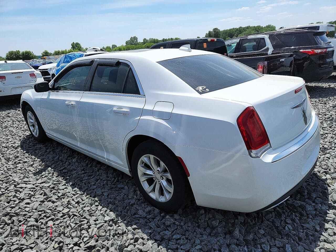 2016 CHRYSLER 300 - VIN: 2C3CCAAG1GH211885 - Фото 2