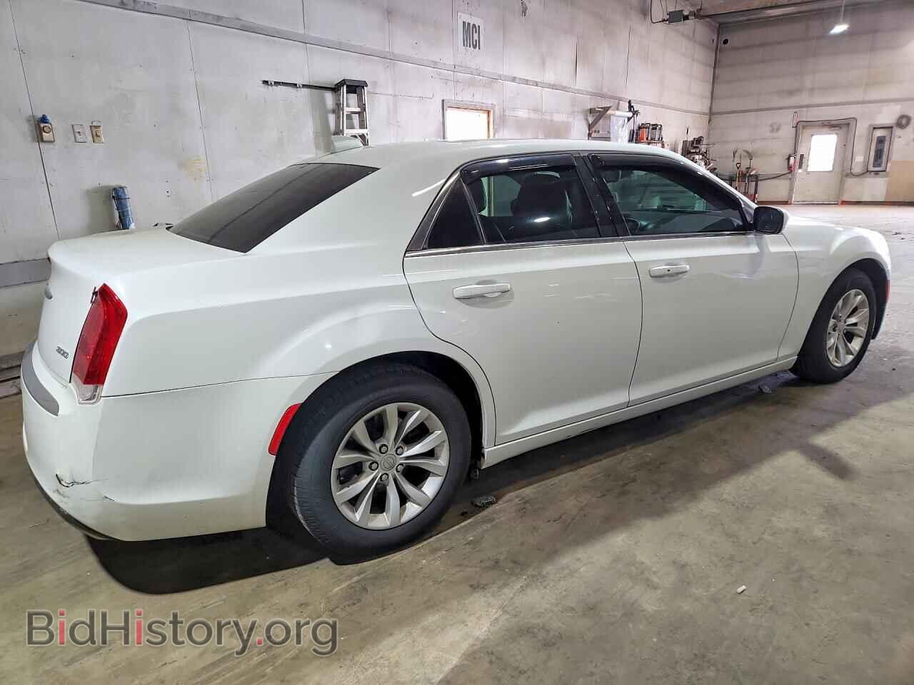 2016 CHRYSLER 300 - VIN: 2C3CCAAG1GH211885 - Фото 3