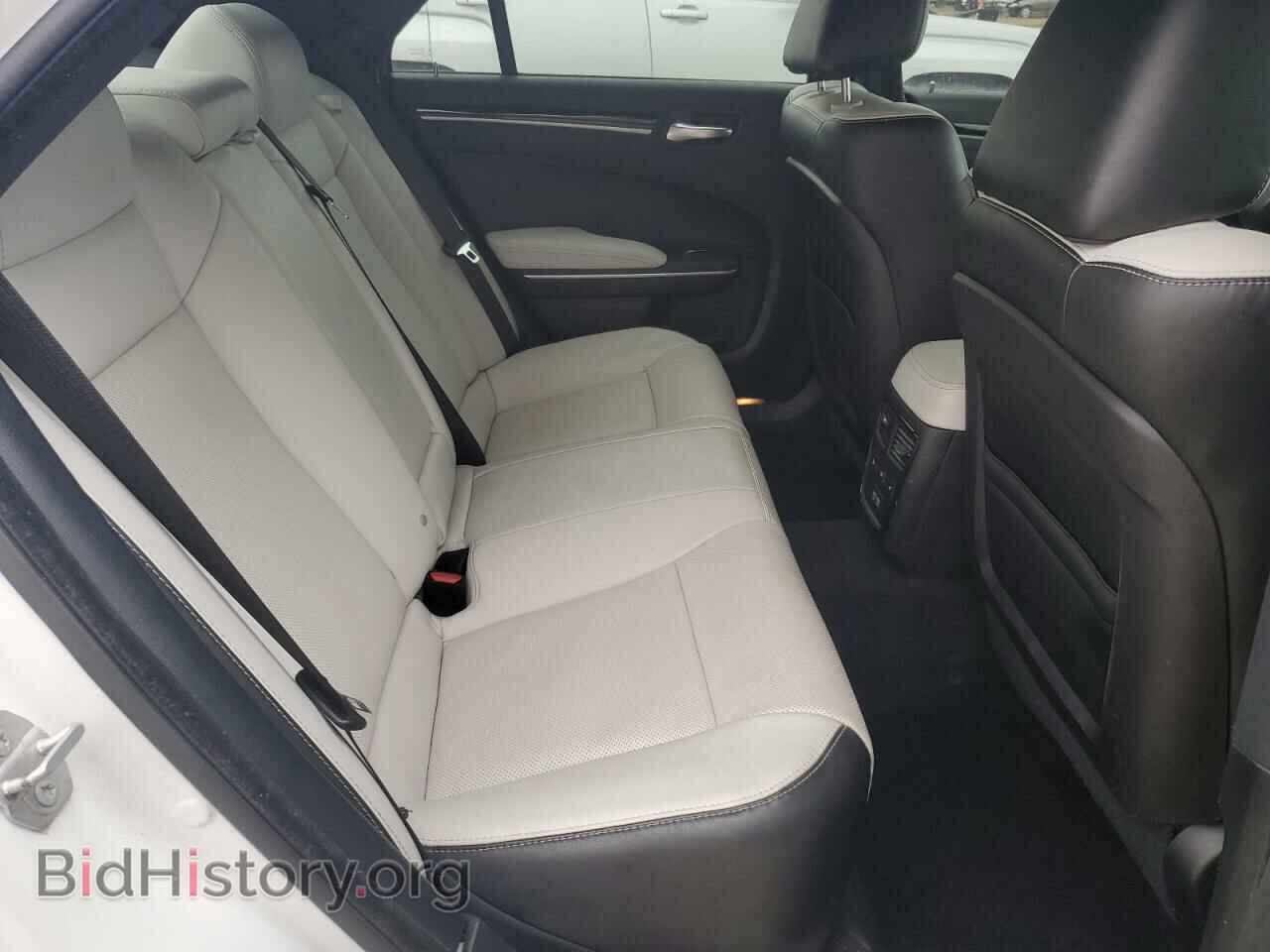 2019 CHRYSLER 300 - VIN: 2C3CCAGG7KH701361 - Photo 10