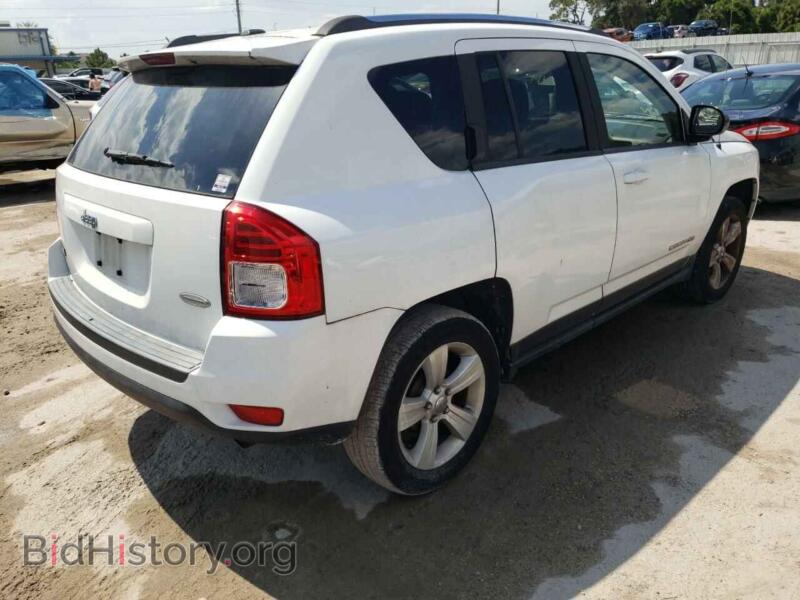 2011 Jeep COMPASS (VIN 1J4NT1FA2BD155593) — фото 4 из 10