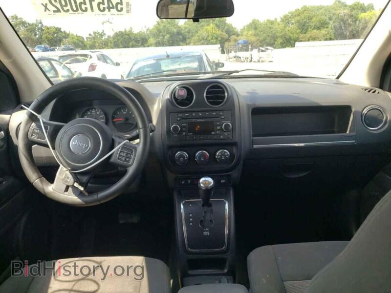 2011 Jeep COMPASS (VIN 1J4NT1FA2BD155593) — фото 9 из 10