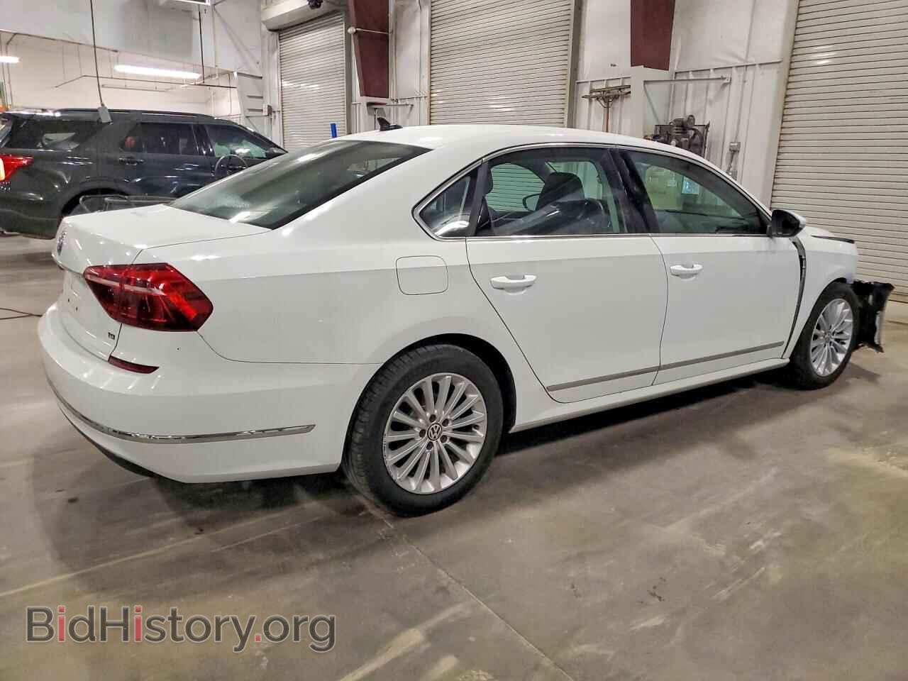 2017 VOLKSWAGEN PASSAT - VIN: 1VWBT7A30HC011573 - Фото 3