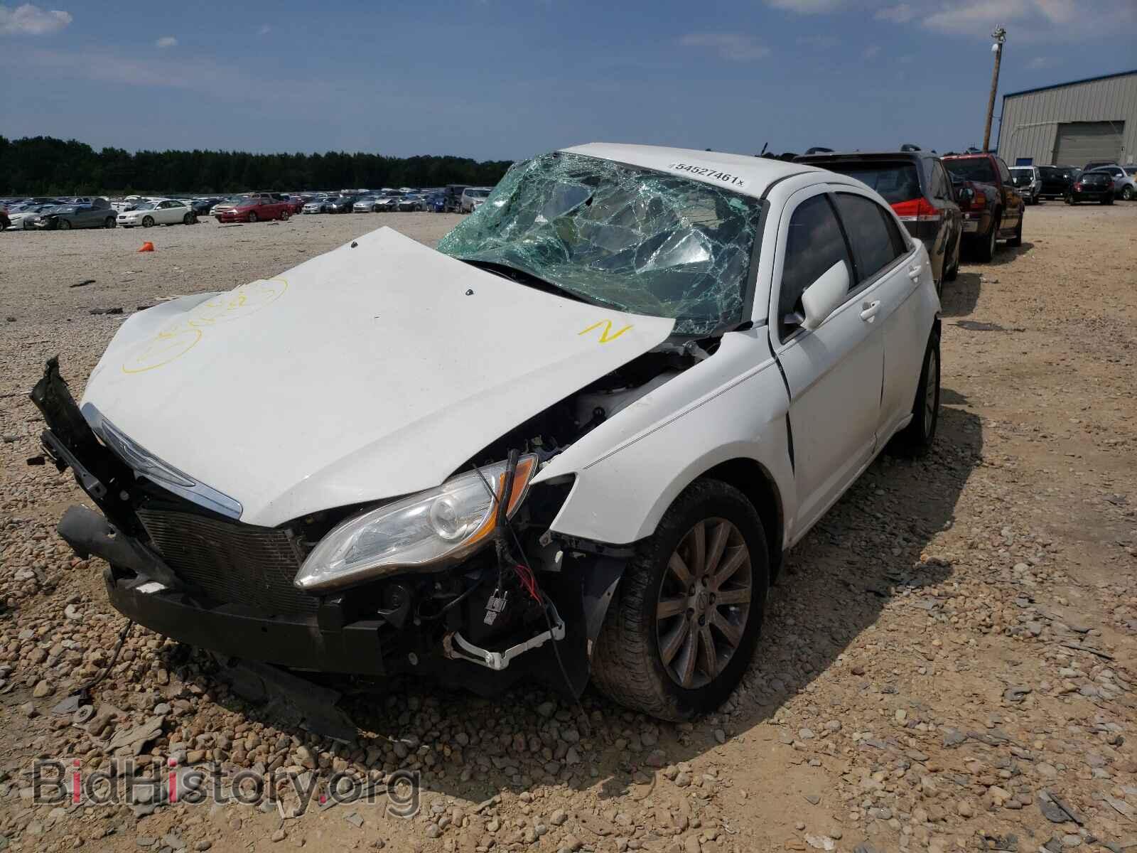 2013 CHRYSLER 200 - VIN: 1C3CCBBG8DN635359 - Фото 2