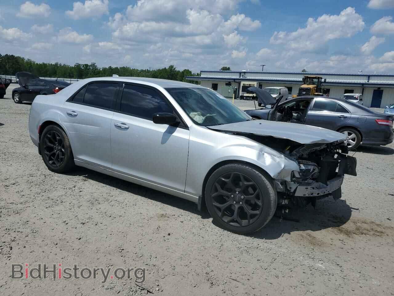 2019 CHRYSLER 300 - VIN: 2C3CCAAGXKH723055 - Фото 4