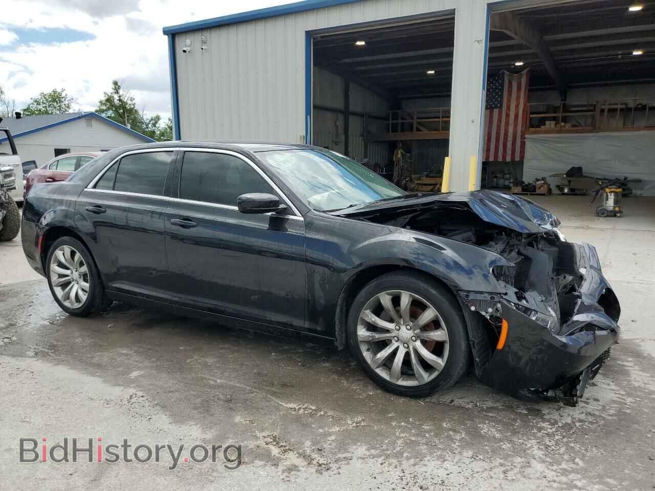 2019 CHRYSLER 300 - VIN: 2C3CCAAG5KH517240 - Фото 4